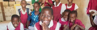 Un groupe d'enfants en classe au Malawi.